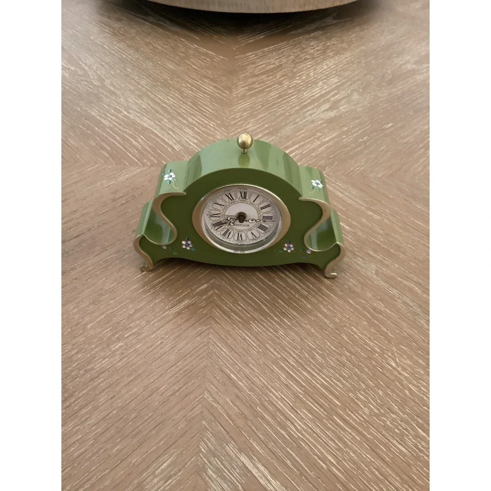 WESTCLOX GREEN PAINTED PLASTIC SHELF DESK MANTEL ALARM CLOCK VINTAGE **WORKS**